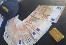 Tenta di portare oro e contanti in Svizzera, fermato al confine dalla GdF.