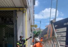 Voragine in via Santa Sofia, Davi: crepe in casa e nelle scale dello stabile.