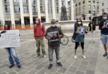 Bergamo, protestano i familiari delle vitttime di coronavirus.