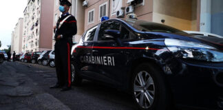15enne ricattata per foto osè, arrestata una donna, madre di una sua amica.