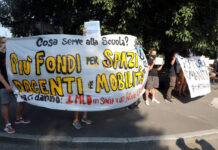 Azzolina in visita a Istituto Comprensivo, presidio di protesta.