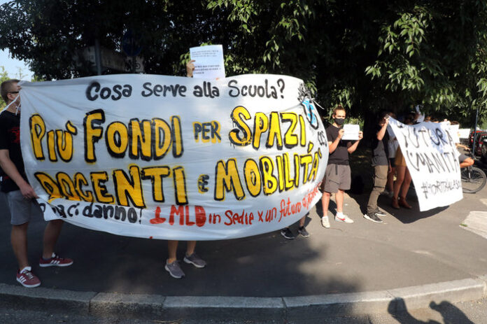 IL ministro dell'Istruzione Lucia Azzolina all'Istituto Comprensivo Riccardo Massa