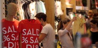 Commercio, saldi anticipati a sabato 25.