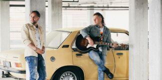Smuoviamo la città, il nuovo album dei Blonde Brothers numero 1 in classifica.