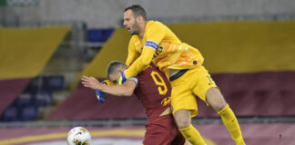 L’Inter trova il pari nel finale all’Olimpico. Ma Conte non ci sta: gol della Roma irregolare.