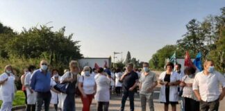 Scioperano i lavoratori del calzaturificio Moreschi di Vigevano.