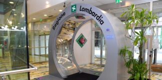 Coronavirus, tunnel sanificatore a Palazzo Lombardia.