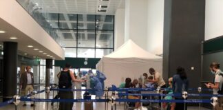 Coronavirus, via ai tamponi a Malpensa per chi rientra dall’estero.