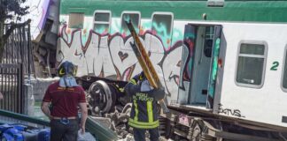Treno deragliato, Trenord sospende macchinista e capotreno.
