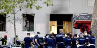 Esplosione in palazzina a piazzale Libia, 6 feriti di cui uno grave, forse una fuga di gas.