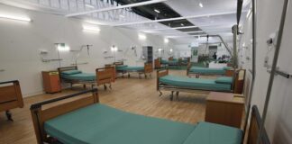 Volontari in campo per l’ospedale in Fiera a Bergamo.