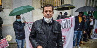 No lockdown, la protesta dei ristoratori dvanti alla Prefettura.