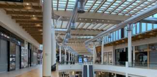 Chiusi centri commerciali non alimentari nel weekend.