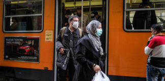 Comune di Milano distribuisce 200.000 mascherine alle case popolari.