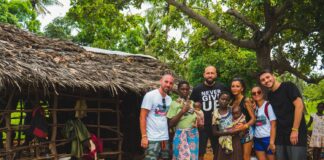 Biosalus costruisce una casa per 6 persone in Kenya.