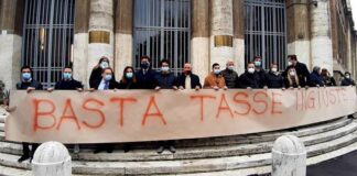 Tasse, flash mob FdI per chiedere rinvio scadenze fiscali.