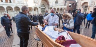Lockdown, a Cremona celebrato il funerale del commercio.