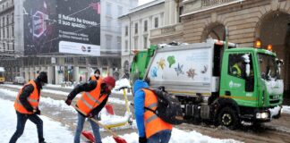 Neve, in azione a Milano 200 mezzi spargisale e spazzaneve e 800 operatori, 50 pattuglie di Polizia locale e 10 squadre della Protezione civile.