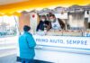 Caffè e tè caldi con brioche: colazione per i senzatetto con la Cucina Mobile di Progetto Arca.