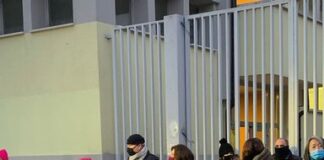 Scuola, anche gli studenti delle medie contro la dad.