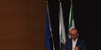 Porte chiuse ai negozi, anche Confesercenti plaude al rinvio.