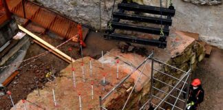 M4, trovati resti di anfiteatro romano, rimozione in corso.