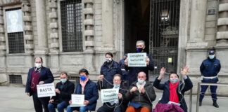 Consiglio Comunale in videoconferenza, protesta in piazza dell’opposizione.
