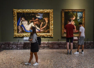 I primi visitatori ai Musei Civici.