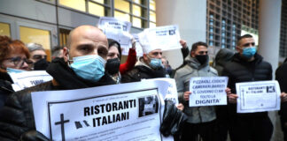 Protesta dei ristoratori davanti Regione.