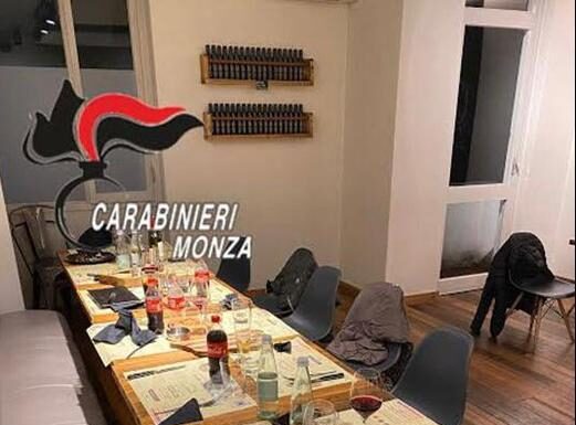 Cena in ristorante, 13 persone multate dai Carabinieri a Meda.