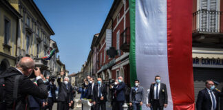 Medici morti per coronavirus, scoperta targa a Codogno.