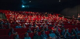 Moratti: riaprire cinema e teatri.