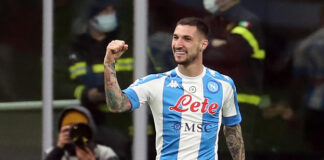 Milan battuto in casa dal Napoli, ma i rossoneri reclamano per un rigore visto anche dal Var.