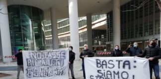 Protesta dei ristoratori davanti sede Regione: noi esodati.