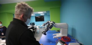 Nasce a Monza il primo laboratorio in Italia con robot collaborativi. ROBO LAB sarà aperto agli studenti e ai docenti dal 10 marzo.