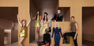 Moda, la sfilata a porte chiuse di Versace.