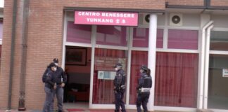 Polizia chiude centri a luci rosse cinesi a Mantova.