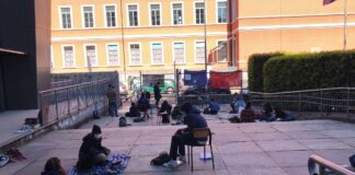 Scuola, occupato Liceo Carducci, studenti protestano contro Dad.