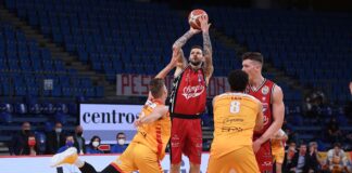 Olimpia, vittoria in rimonta a Pesaro.