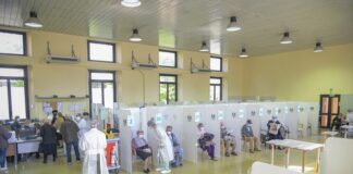 Moratti in visita al Trivulzio: messi in sicurezza ospiti, ora contagi zero. Vaccini: rinunce ad Astra Zeneca sotto il 5%.
