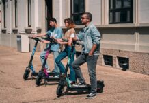 Helbiz e NABA, Nuova Accademia di Belle Arti, trasformano i monopattini elettrici in opere di design.
