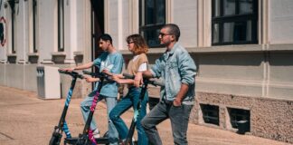 Helbiz e NABA, Nuova Accademia di Belle Arti, trasformano i monopattini elettrici in opere di design.