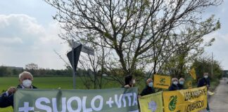 Earth Day, il flash mob di Legambiente a Vaprio d’Adda.