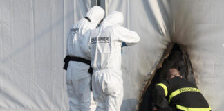 Molotov al centro vaccini di Brescia, 2 arresti.