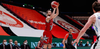 Quarti di finale, l’Olimpia fa sua anche Gara 2, domenica primo match point a Trento.