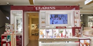 L’expertise al tatto, i risultati alla vista: Clarins punta su Milano, due nuovi punti da Coin in Corso Vercelli e alla Profumeria Mazzolari.