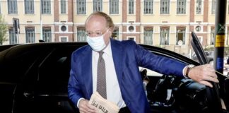 Lega Serie A, il presidente del Milan Scaroni si dimette da consigliere.