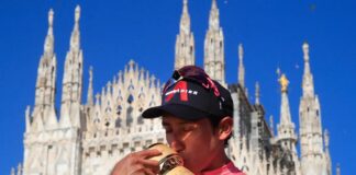 Si chiude a Milano il Giro d’Italia, Bernal maglia rosa, secondo Damiano Caruso, Ganna vince la crono finale.