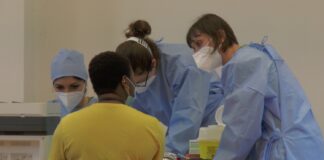 Alla Casa della Carità iniziano le vaccinazioni dei senza fissa dimora e degli immigrati.