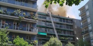 Incendio in via Costanza, un intossicato.